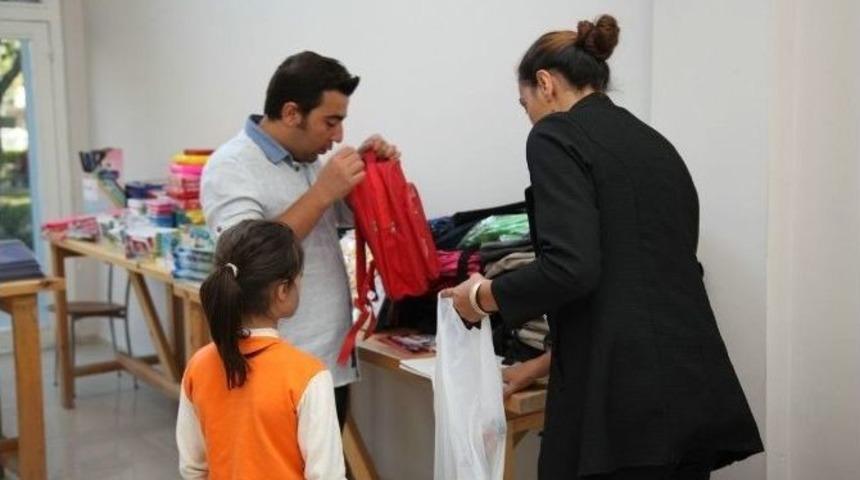 Halk Market, 250 &Ccedil;ocuğa Kırtasiye Yardımı Yaptı