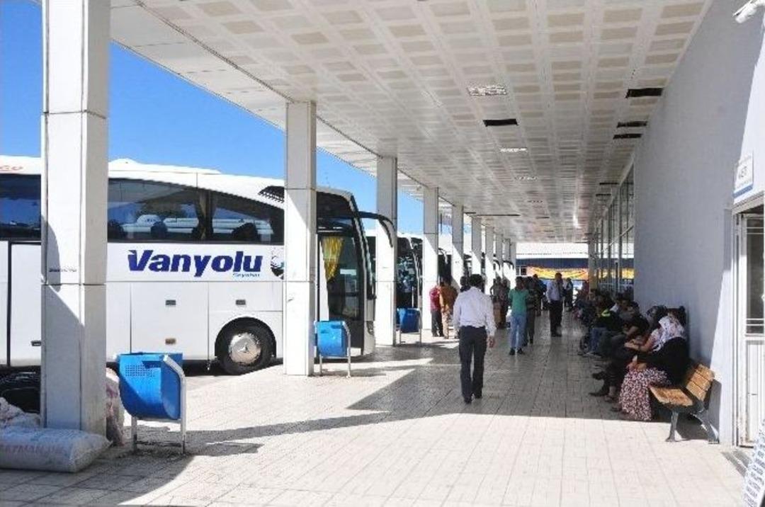 Van&rsquo;da Havalimanı Ve Otogarda Sesiz Bayram