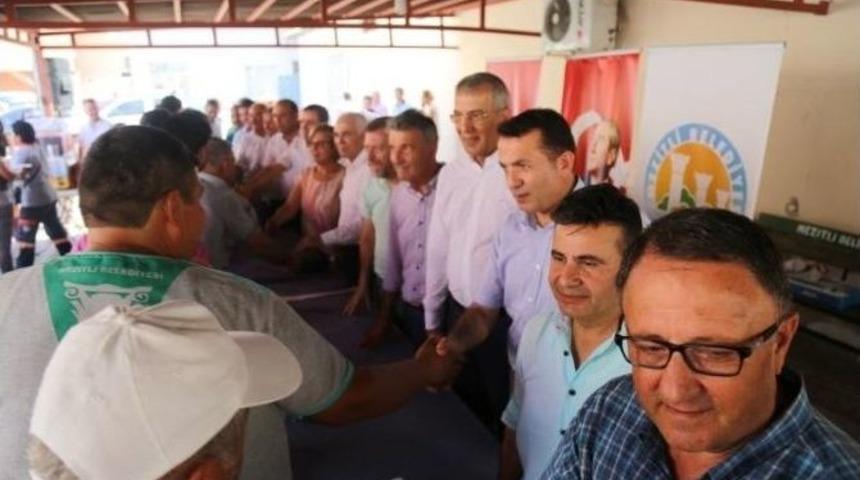 Mezitli Belediyesi Personeli, Son İş G&uuml;n&uuml;nde Bayramlaştı