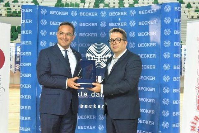 ’becker Kararver Cup’ta Kupa Bornova Beckerspor’ Un