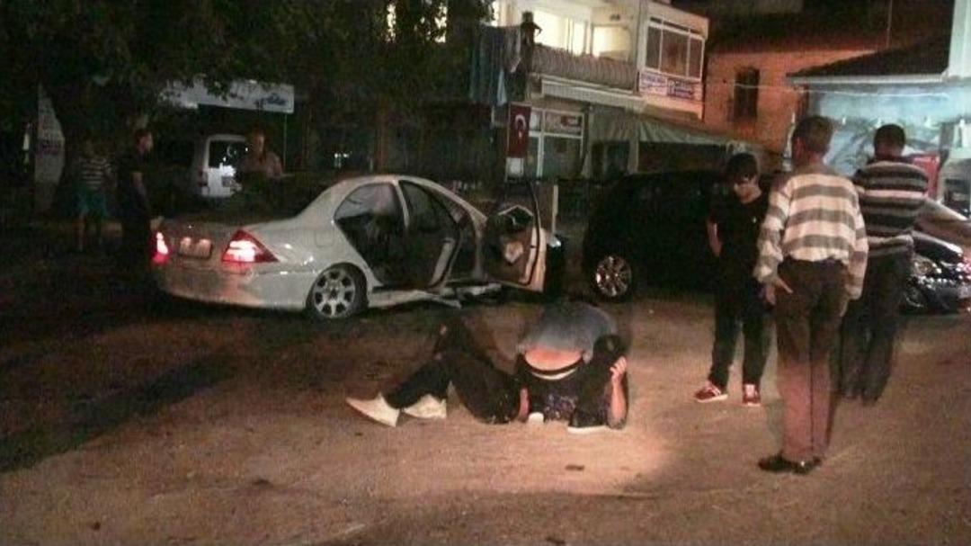 Lastiği Patlayan Ara&ccedil; Ağa&ccedil;lara &Ccedil;arptı: 4 Yaralı