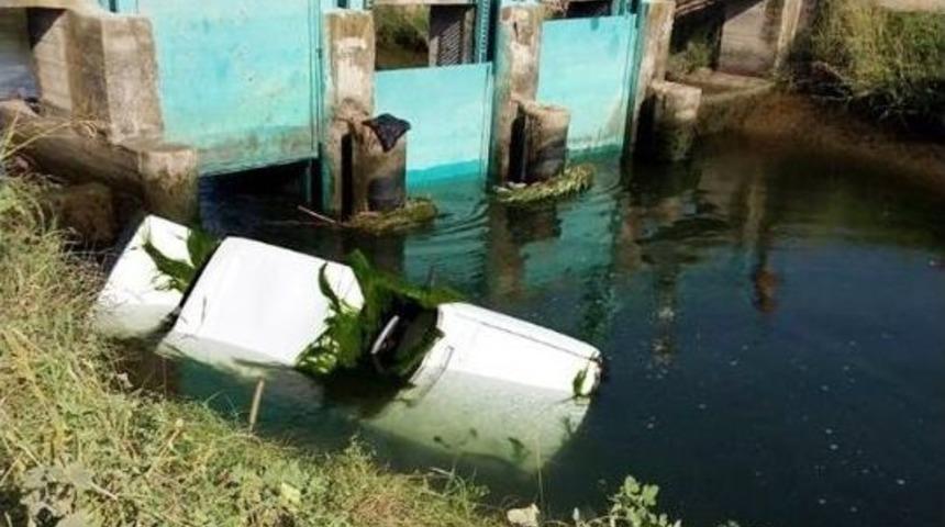 Otomobil Sulama Kanalına D&uuml;şt&uuml;: 1 &Ouml;l&uuml;