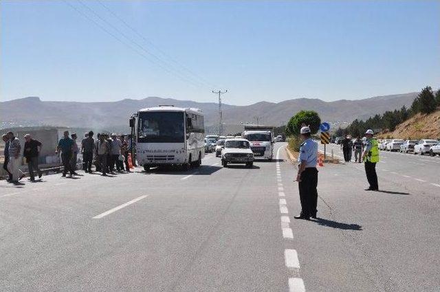 Sivas’ta Polisten Sürücülere ’şeker’ İkramı