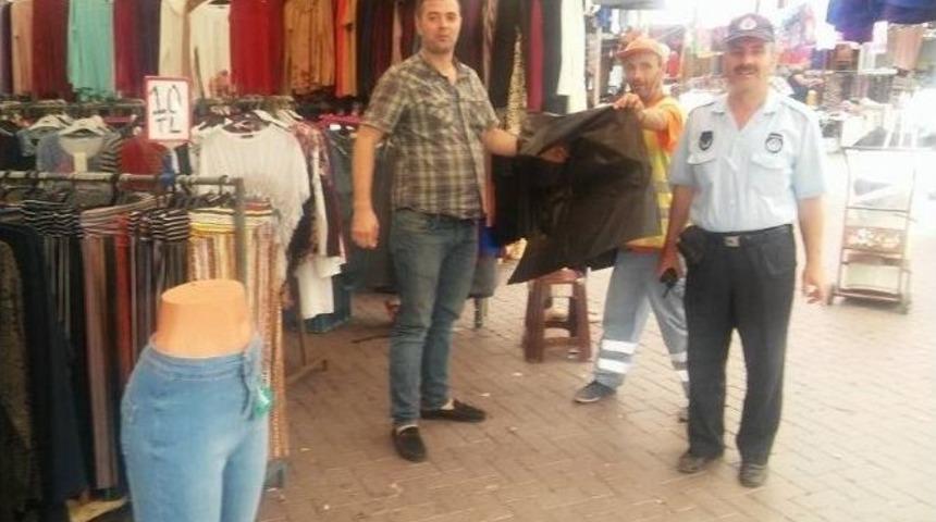 Pazarcılara &Ccedil;&ouml;p Poşeti Dağıtılıyor
