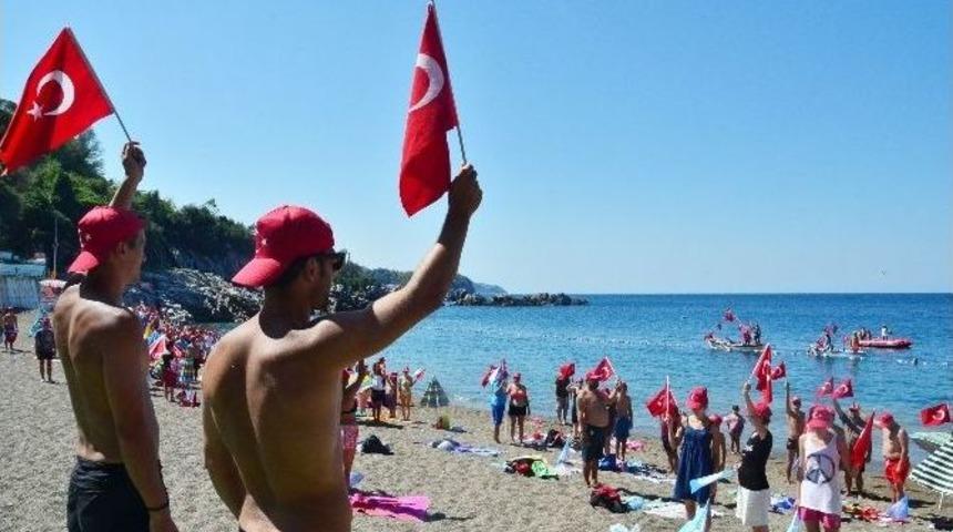 Ertelenen 30 Ağustos Etkinlikleri Plajda Coşkuyla Kutlandı
