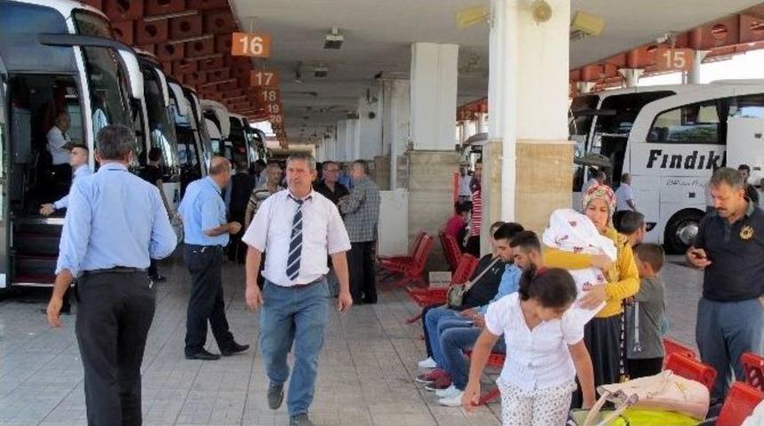 Gaziantep&rsquo;te Otob&uuml;s Biletleri T&uuml;kendi, Firmalar Ek Seferler D&uuml;zenliyor