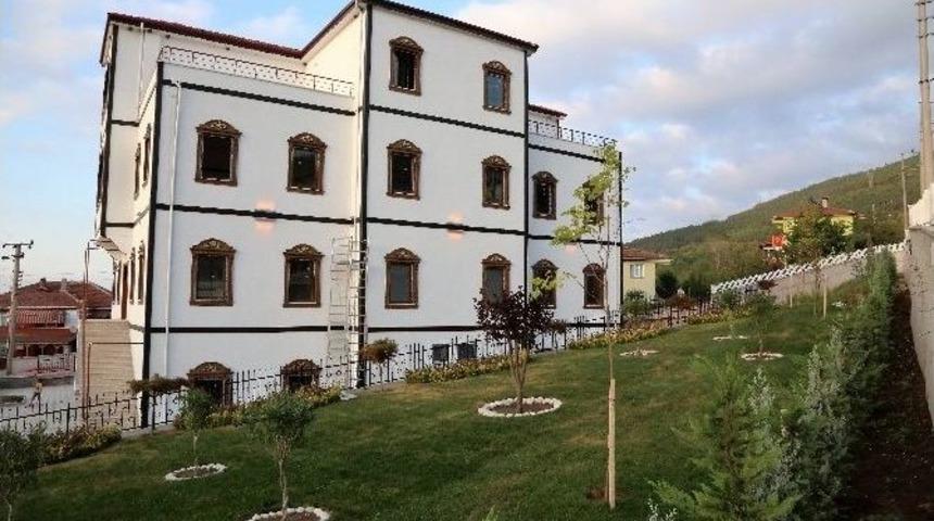 Başiskele Semt Konağı Kapılarını A&ccedil;maya Hazırlanıyor