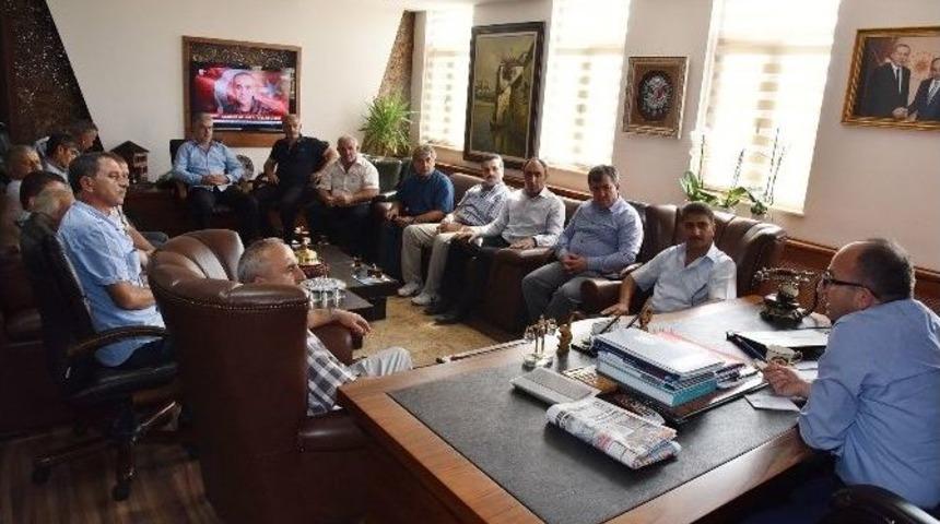 Başkan &Uuml;z&uuml;lmez, Kartepe Mevcut Muhtarlar Derneği Başkanı Ve Y&ouml;netimini Ağırladı