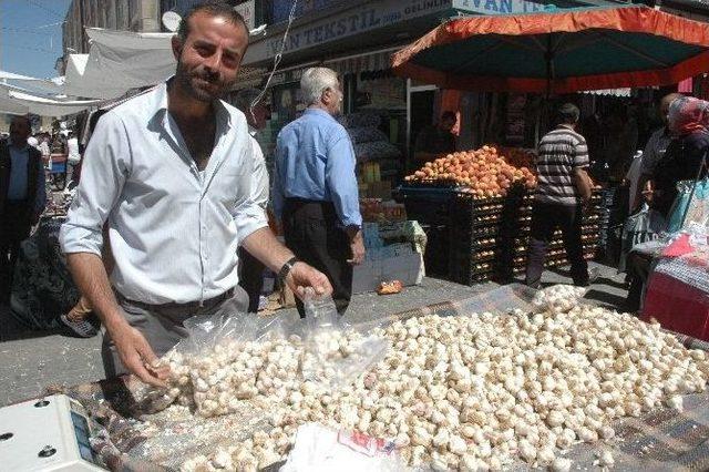 Bayram Alışverişi Esnafın Yüzünü Güldürdü