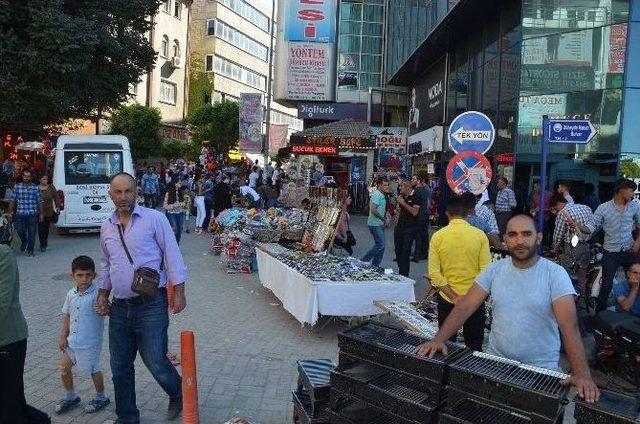 Iğdır’da Bayram Öncesi Pazar Kuruldu