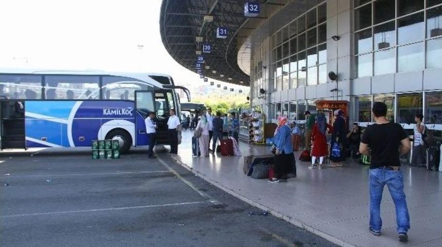 Samsun’daki Otobüs Terminalinde Sessiz Bayram