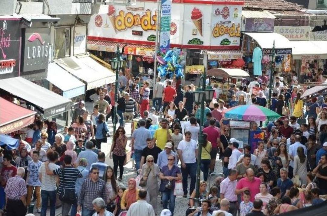 &Ccedil;arşı Ve Pazarlarda Hem Bayram Hem Okul Yoğunluğu