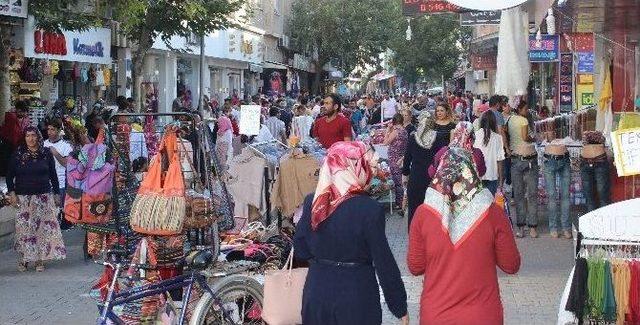 Bayram Öncesi Alışveriş Yoğunluğu Yaşanıyor