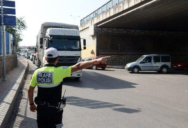 Tem Otoyolu’nda Trafik Akıcı, D-100 Karayolu Kilitlendi