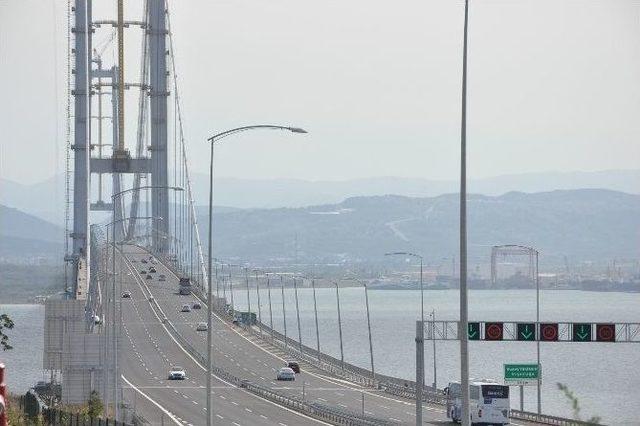 Eskihisar Feribotu Ve Osmangazi Köprüsünde Bayram Yoğunluğu