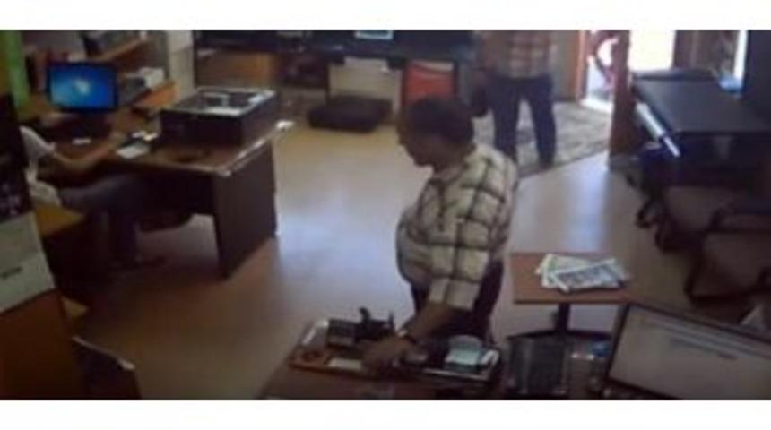 İş Yerinden Hırsızlık Kameraya Yansıdı