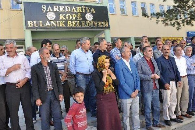 Belediye Önünde Kayyum Protestosu