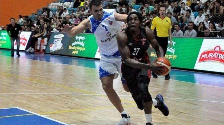 Uşak&rsquo;ta Kurtuluş Ve Demokrasi Şehitleri Basketbol Turnuvası