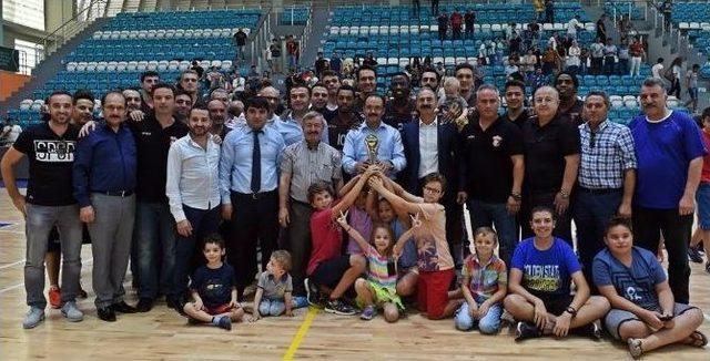 Uşak’ta Kurtuluş Ve Demokrasi Şehitleri Basketbol Turnuvası
