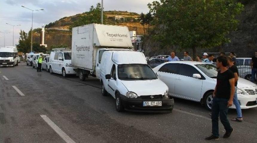 Samsun&rsquo;da Otomobil Yayalara &Ccedil;arptı: 2 Yaralı