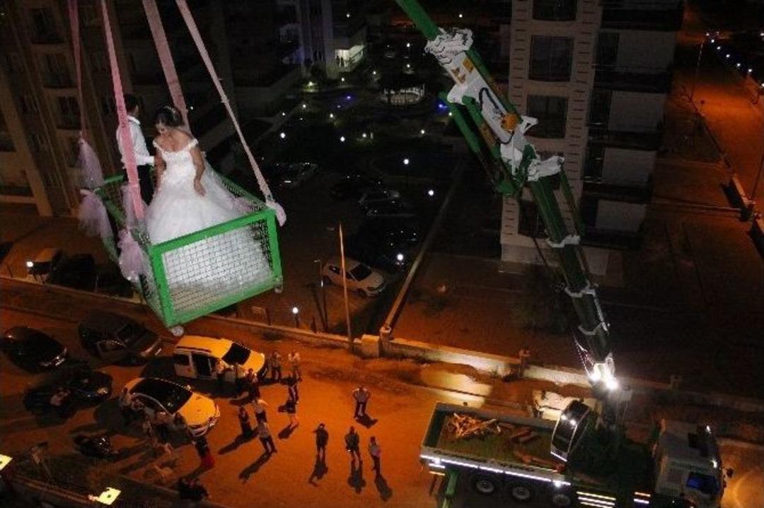 Asans&ouml;r Bozulunca Gelinle Damat 7. Kattaki Evlerine Vin&ccedil;le &Ccedil;ıktı