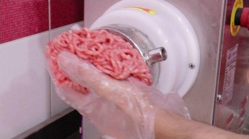 Uzmanlar, Kurban Etinin Kesimi Ve Saklanması İle İlgili Uyarılarda Bulundu