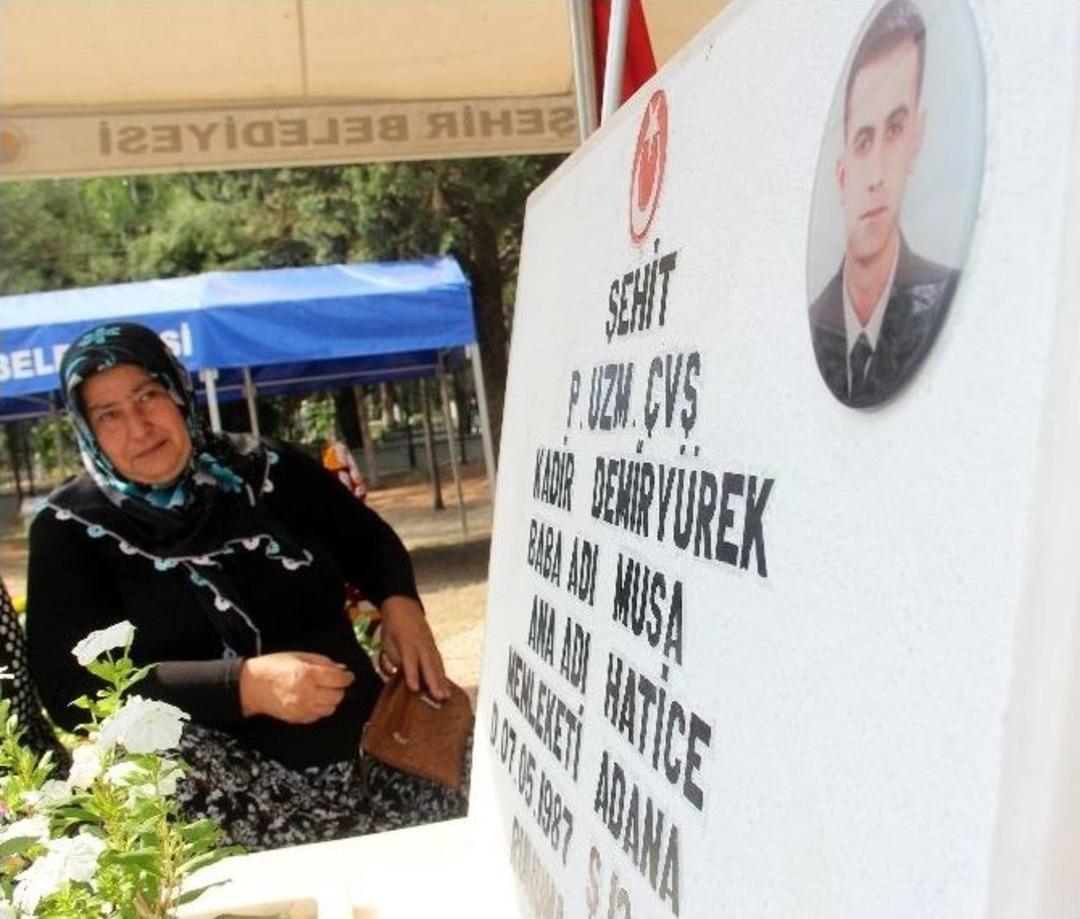 Şehidin 20 Aylık Kızı Şehitlikte Y&uuml;rekleri Dağladı