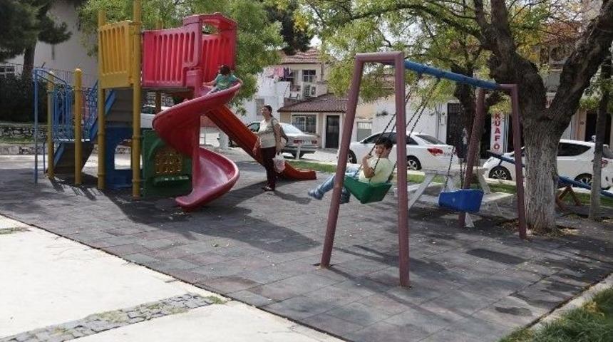 Urla&rsquo;da Parklar Yenilendi