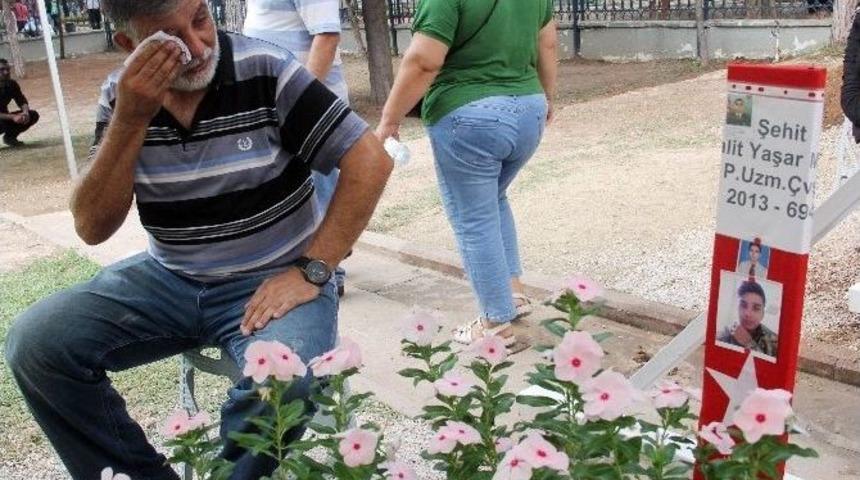 15 Temmuz Şehidinin Babası G&ouml;zyaşlarına Boğuldu