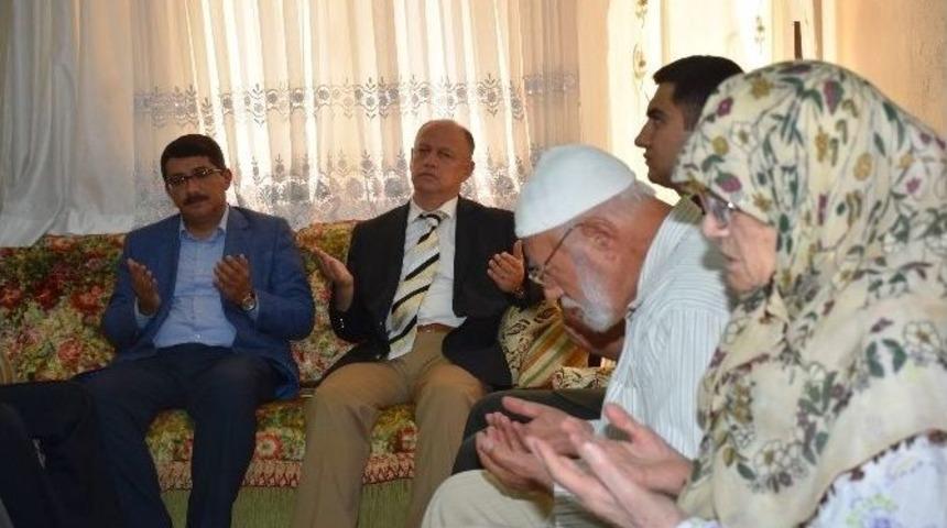 Şehzadeler İl&ccedil;e Protokol&uuml; Şehit Ve Gazi Aileleri İle Bayramlaştı