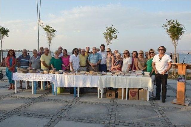 Edebiyatseverler Yeni Foça 1. Kitap Günü’nde Buluştu