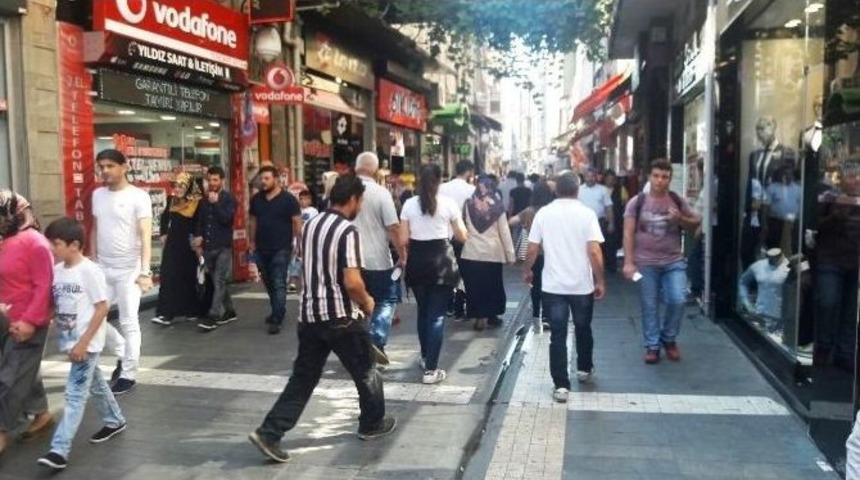 Trabzonlular Bayram Hazırlığını Son G&uuml;ne Bıraktı