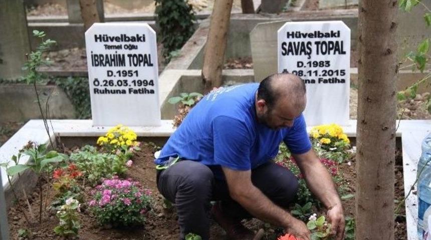 İzmit&rsquo;te Mezarlıklar Arefe G&uuml;n&uuml;nde Ziyaret&ccedil;ilerle Doldu