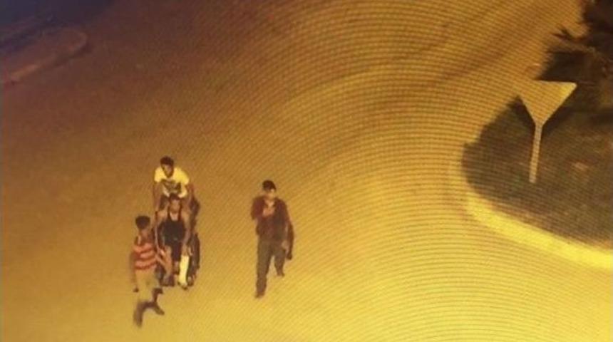 &Ccedil;aldıkları Kamyonetin Benzini Bitince Bırakıp Ka&ccedil;tılar