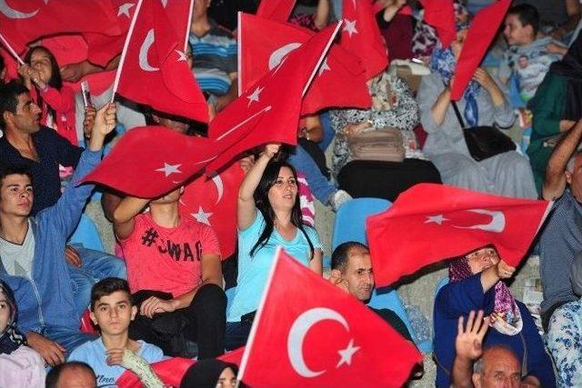 Orhangazi’de Kurtuluş Coşkusu Uğur Işılak’la Yaşandı