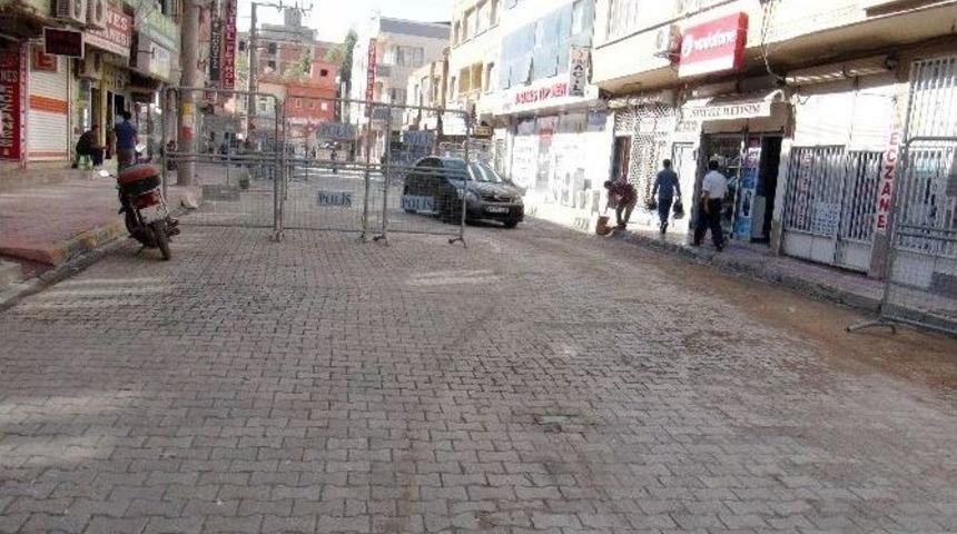 Kayyum Atanan Nusaybin Belediyesi&rsquo;ne T&uuml;rk Bayrağı Asıldı