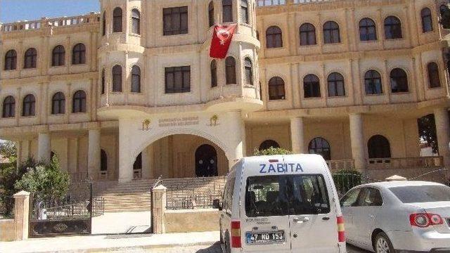 Kayyum Atanan Nusaybin Belediyesi’ne Türk Bayrağı Asıldı