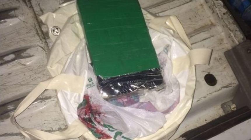 Polisten Ka&ccedil;an Şahsın Aracında 450 Bin Tl Değerinde Kokain Ele Ge&ccedil;irildi