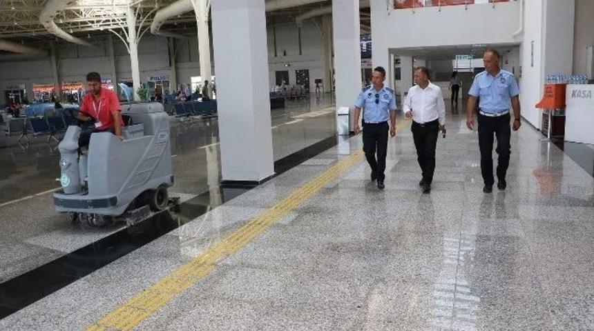 Otob&uuml;s Terminaline Bayram Denetimi