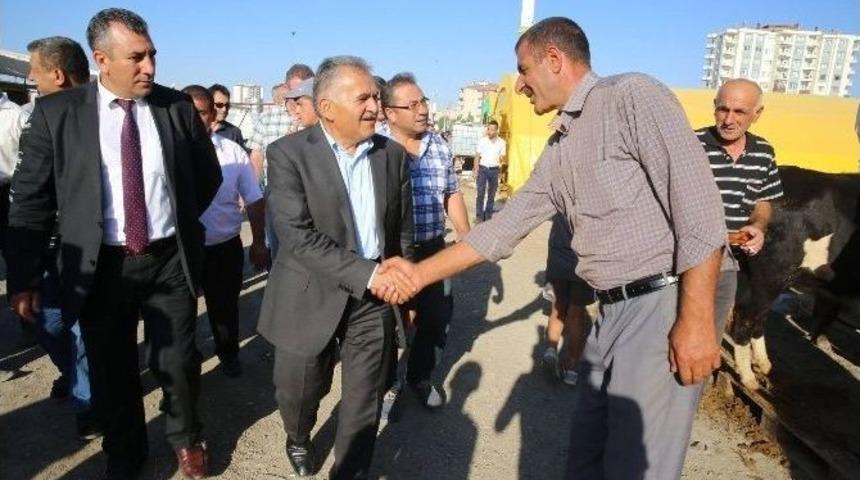 Başkan Memduh B&uuml;y&uuml;kkılı&ccedil;, Serkent Kurban Pazarı Denetimde