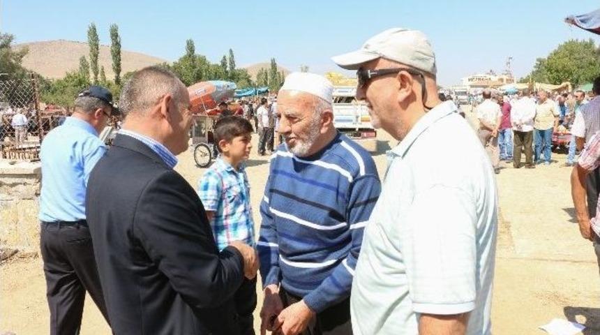 Başkan Öztürk, Kurban Pazarını Ziyaret Etti