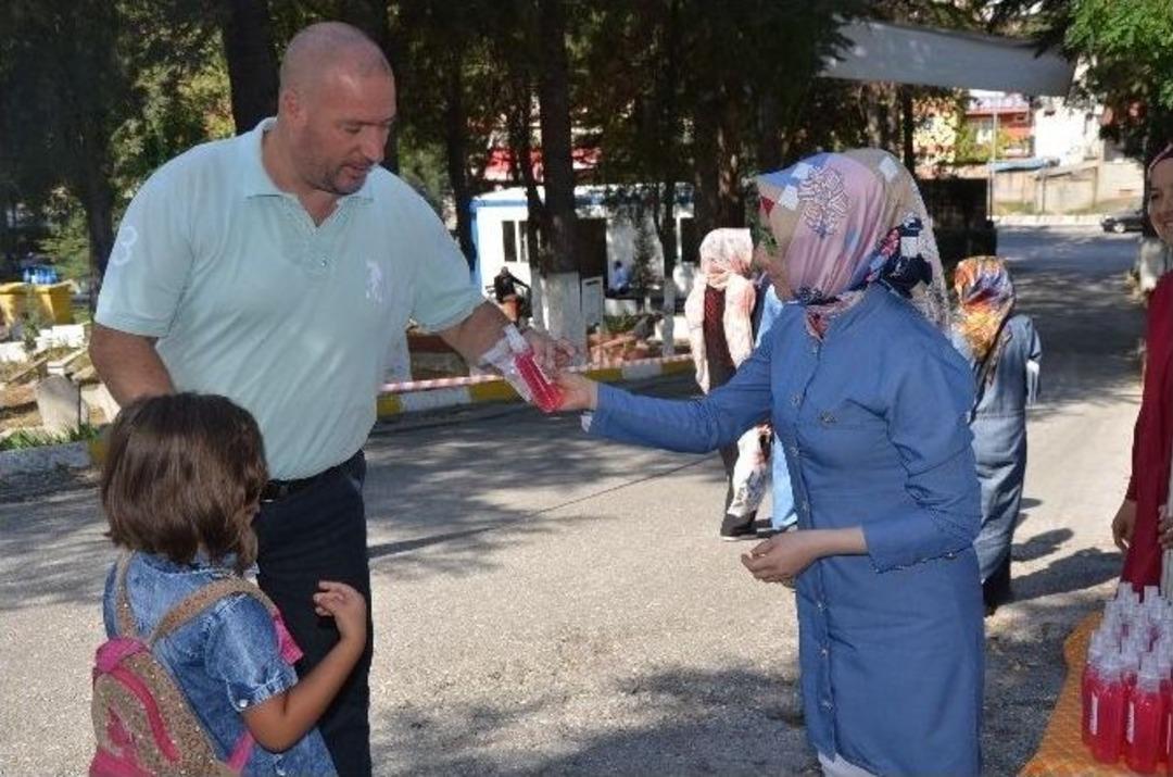 Boz&uuml;y&uuml;k İl&ccedil;e Mezarlığında Arefe Yoğunluğu