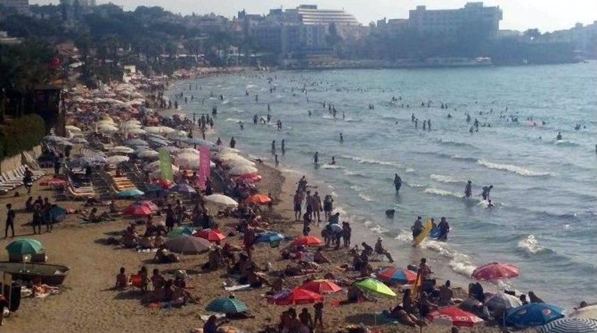 Kuşadası&rsquo;nda Bayram Hareketliliği