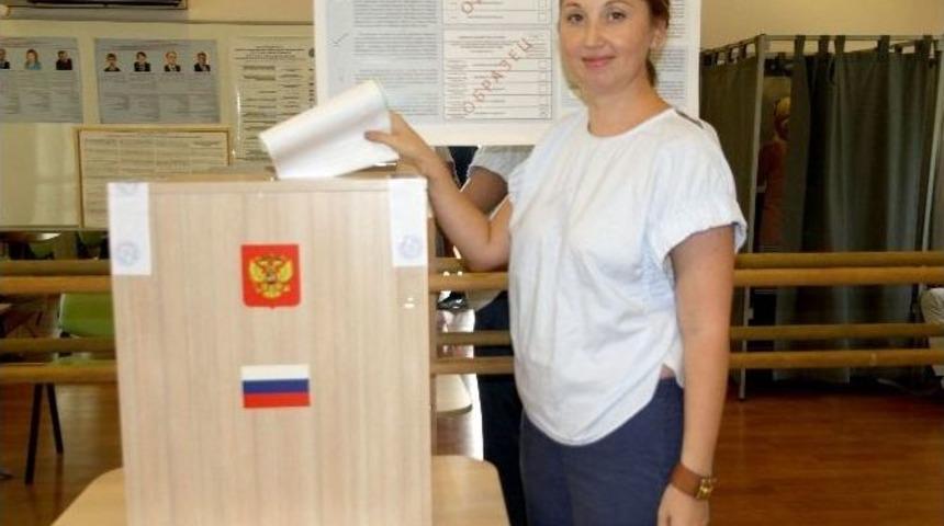 Ruslar Antalya&rsquo;da Oy Kullanıyor