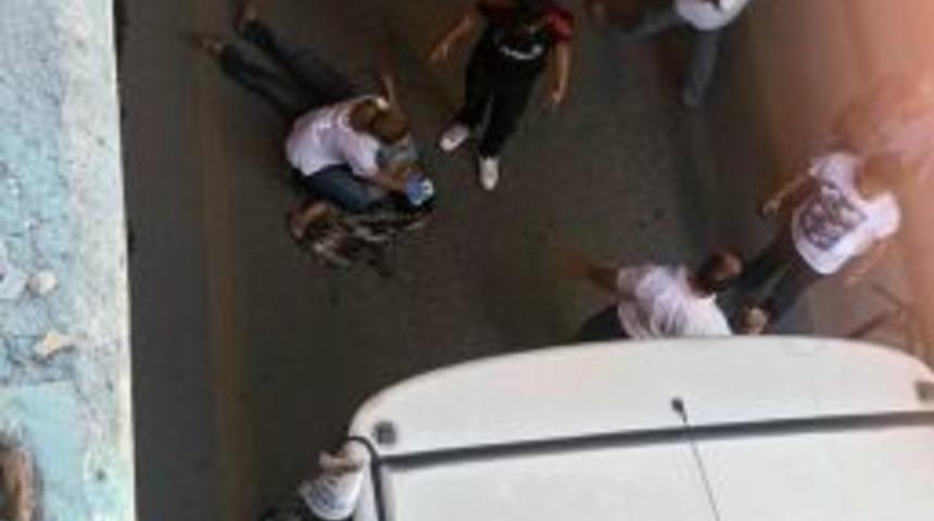 T&uuml;nele &Ccedil;ıkıp Otob&uuml;s&uuml;n &Ouml;n&uuml;ne Atladı