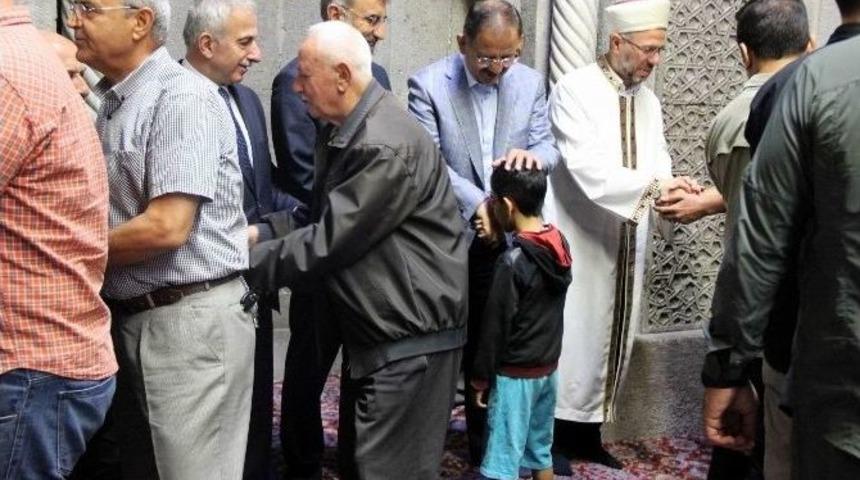 Bakan &Ouml;zhaseki, Vatandaşlarla Bayramlaştı