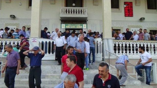 Denizli’de Bayram Namazı Eda Edildi