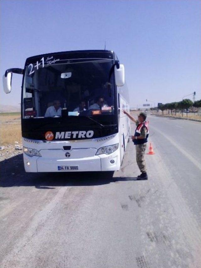 Jandarma Ekipleri Sürücülerin Bayramını Kutladı