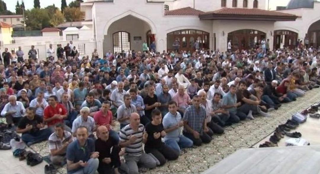 Zeytinburnu Belediye Başkanı Murat Aydın, Vatandaşlarla Bayramlaştı