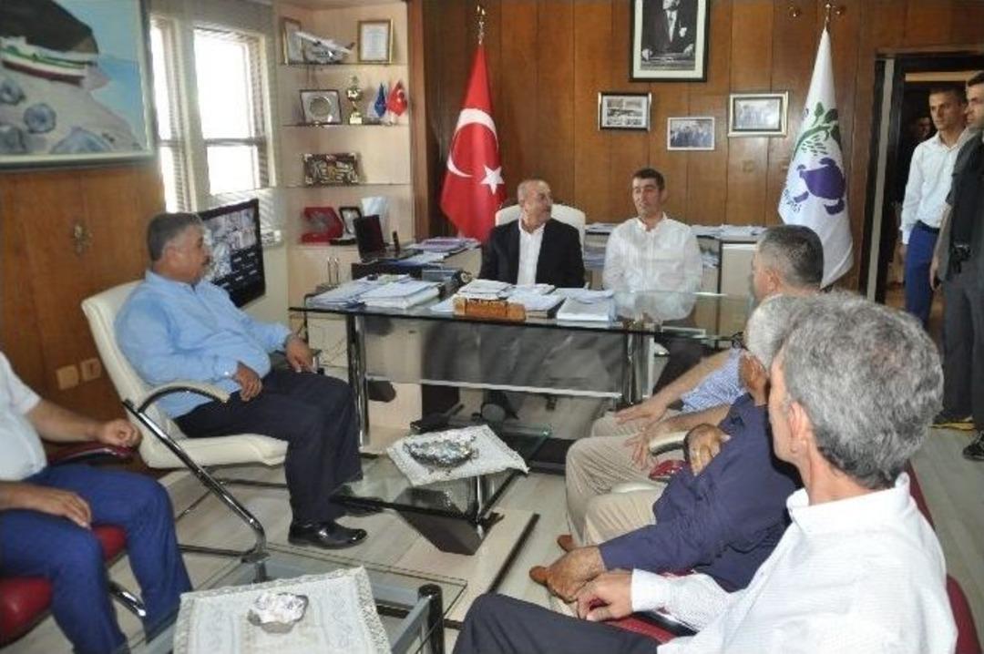 Bakan &Ccedil;avuşoğlu, Gazipaşa&rsquo;da Halkla Bayramlaştı